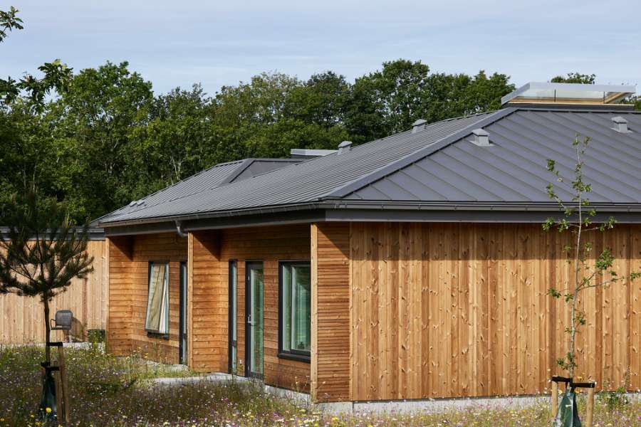 Autistenheim im Wald – „umhüllt“ von Holz und Stahlprofilen, AutismeCenter Skive, Jægervej 16, 7800 Skive